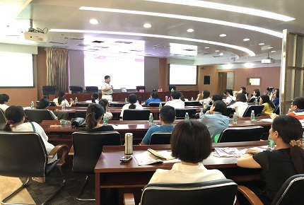 图三：中山大学的卫建国教授主讲（2）.jpg